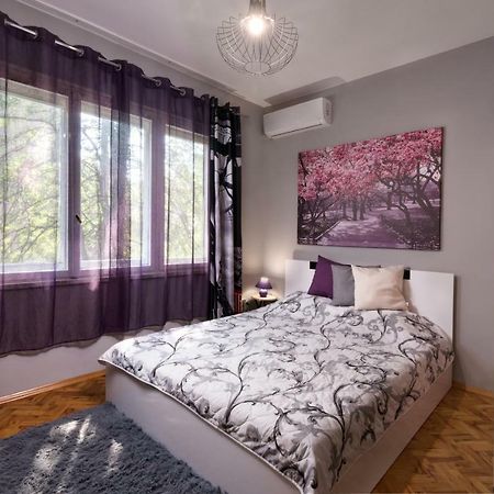 Reni'S Apartment-With Private Parking In Center Burgas Esterno foto