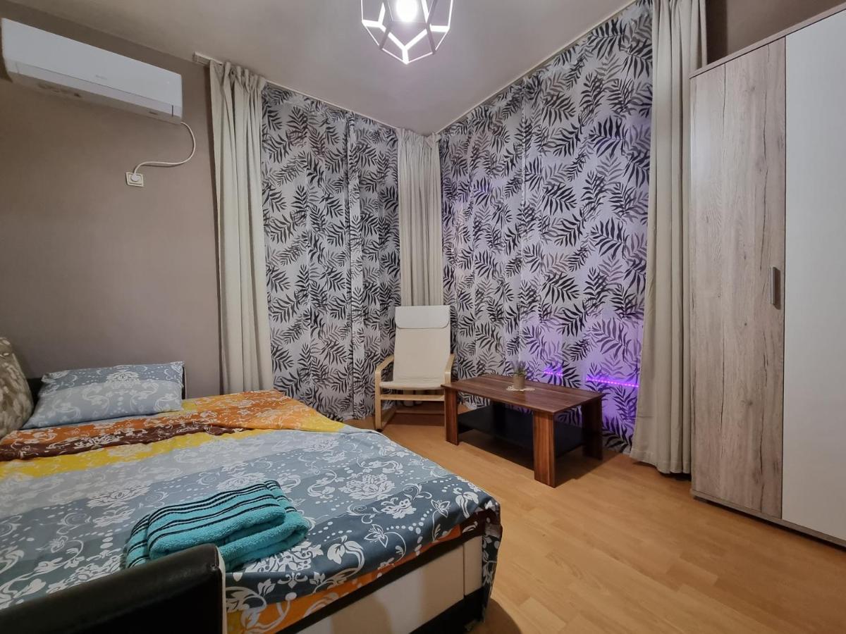 Reni'S Apartment-With Private Parking In Center Burgas Esterno foto