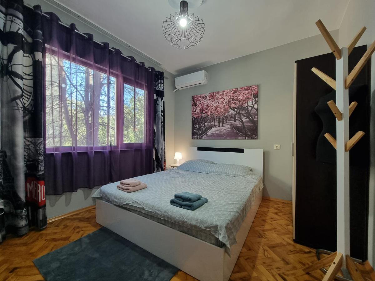 Reni'S Apartment-With Private Parking In Center Burgas Esterno foto