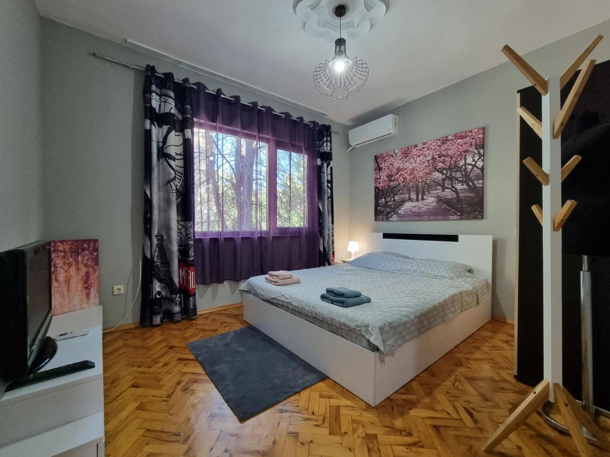 Reni'S Apartment-With Private Parking In Center Burgas Esterno foto