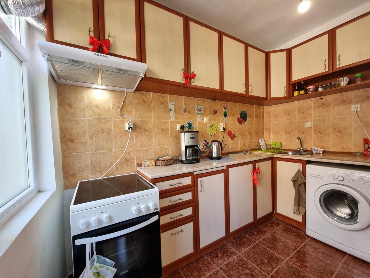 Reni'S Apartment-With Private Parking In Center Burgas Esterno foto