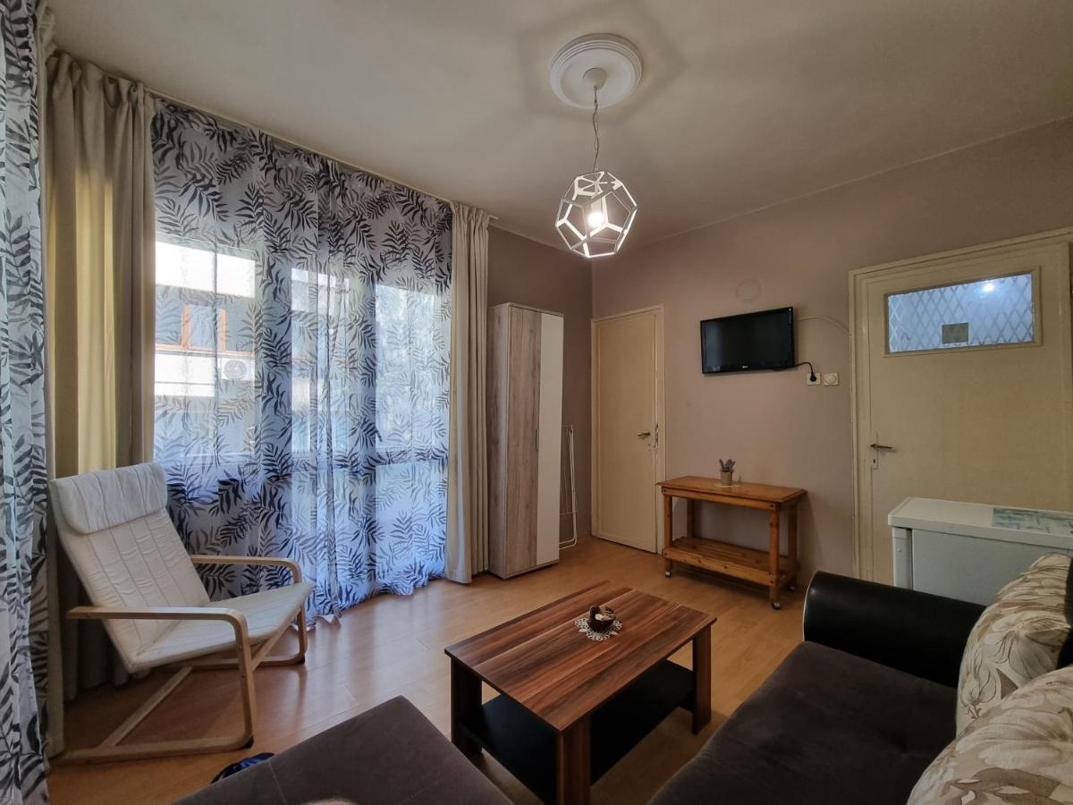 Reni'S Apartment-With Private Parking In Center Burgas Esterno foto