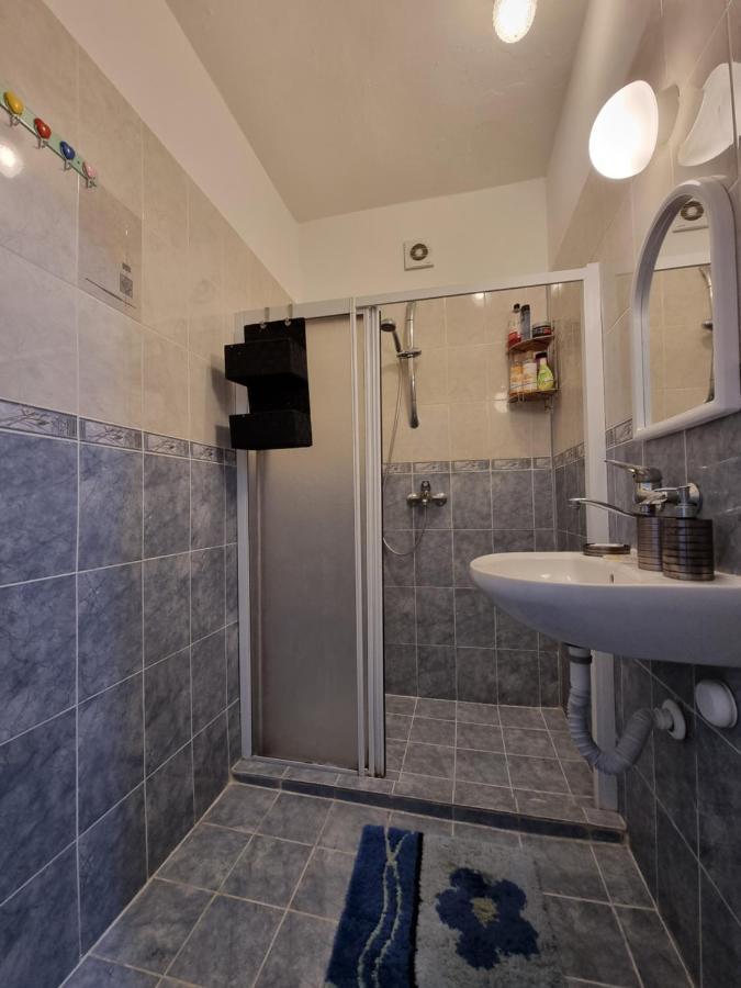 Reni'S Apartment-With Private Parking In Center Burgas Esterno foto