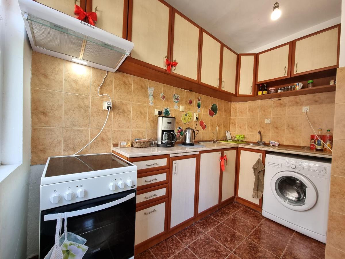 Reni'S Apartment-With Private Parking In Center Burgas Esterno foto