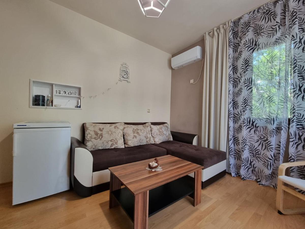 Reni'S Apartment-With Private Parking In Center Burgas Esterno foto