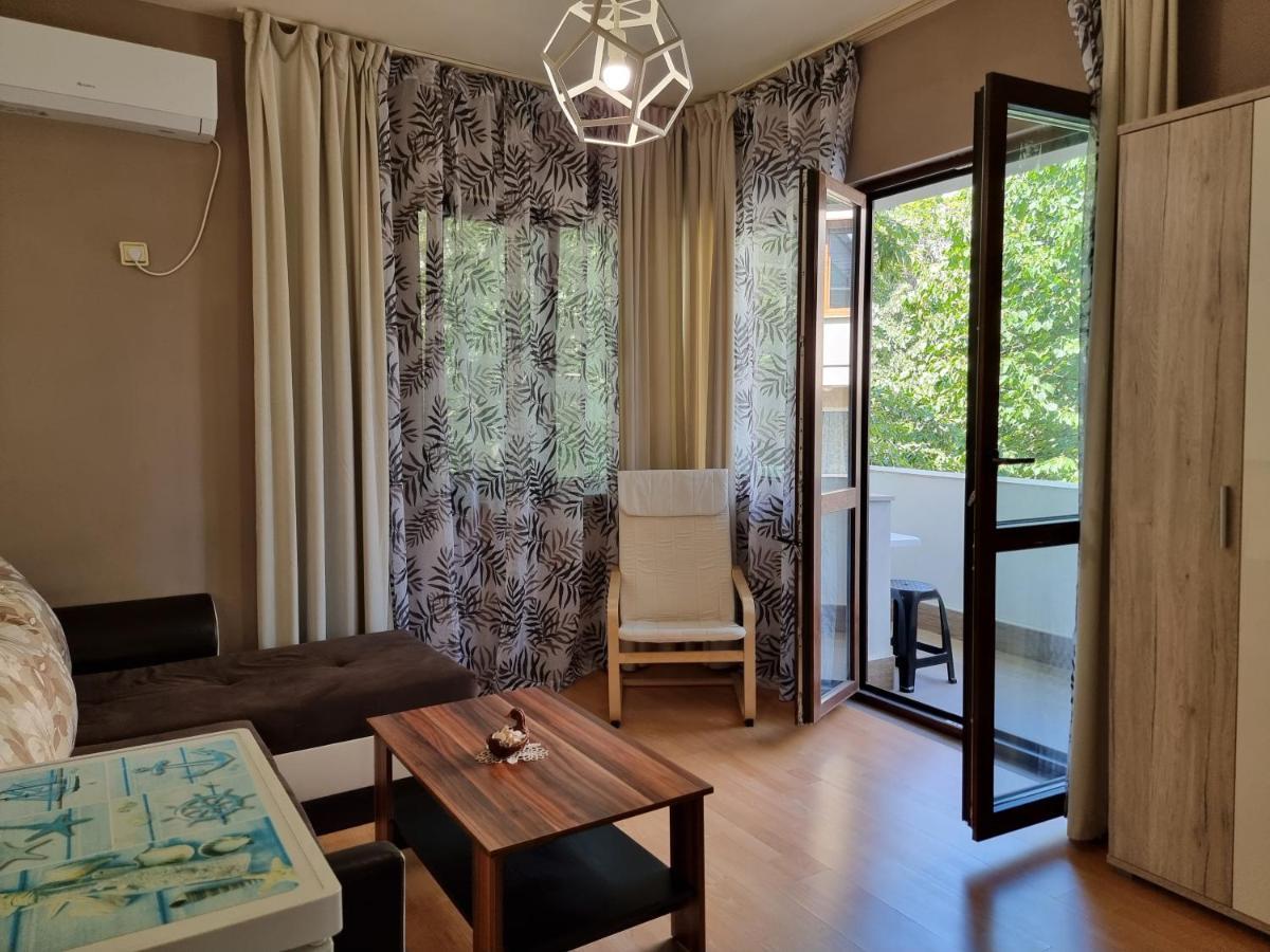 Reni'S Apartment-With Private Parking In Center Burgas Esterno foto