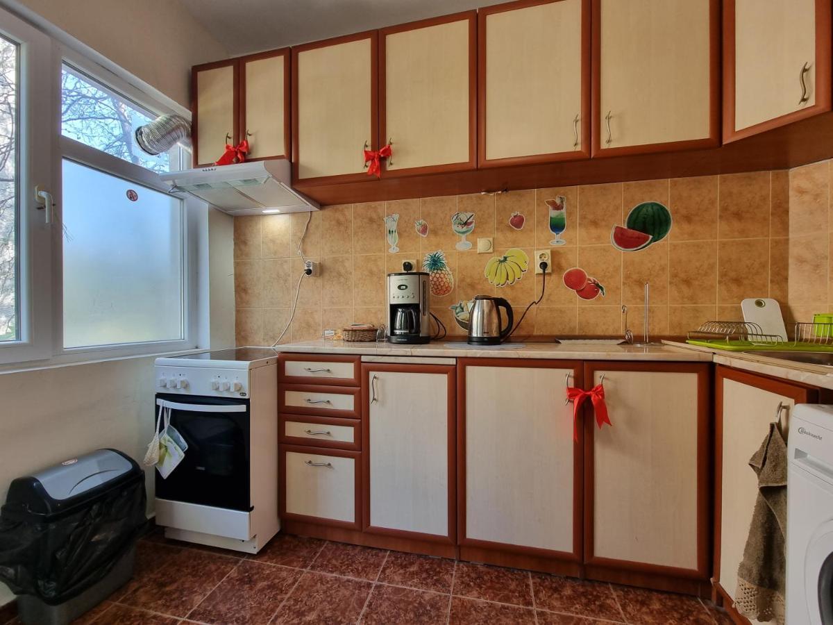 Reni'S Apartment-With Private Parking In Center Burgas Esterno foto