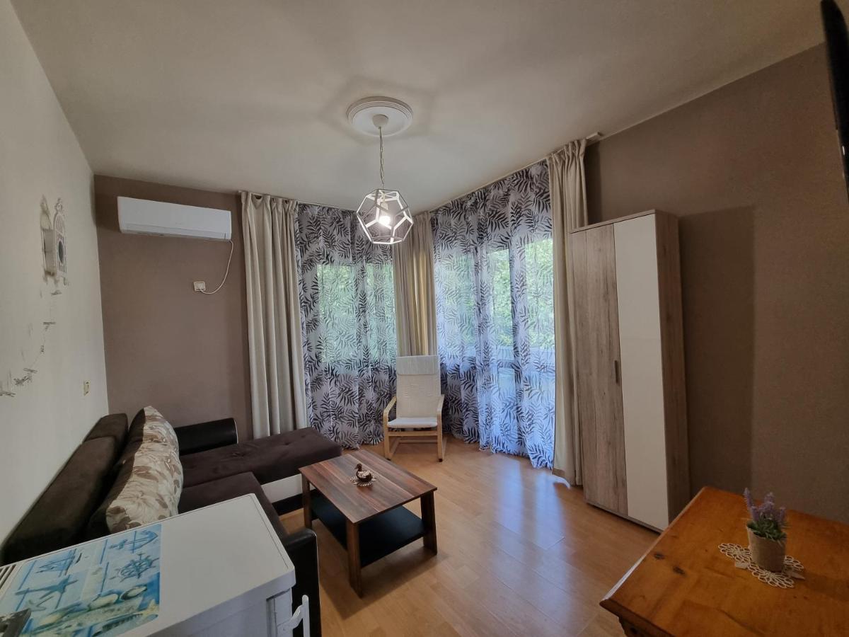 Reni'S Apartment-With Private Parking In Center Burgas Esterno foto