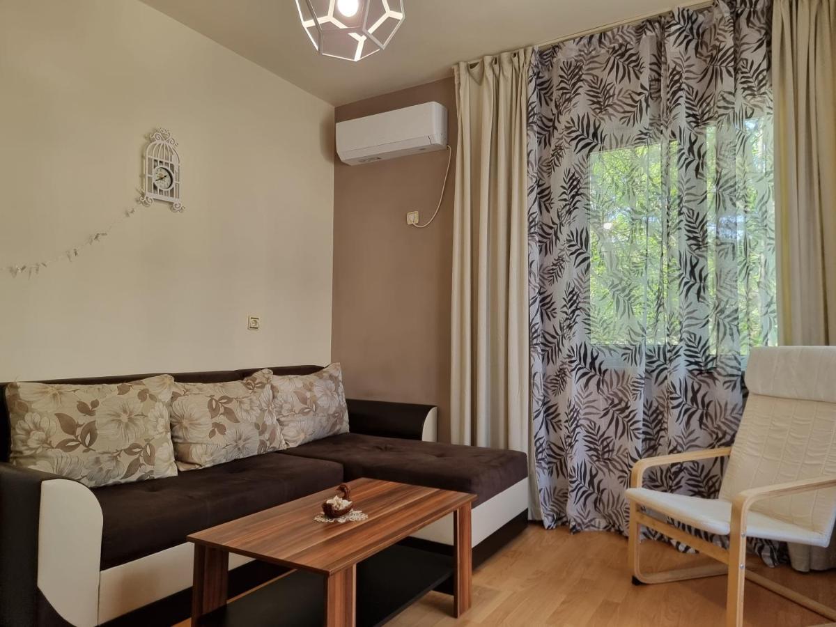 Reni'S Apartment-With Private Parking In Center Burgas Esterno foto