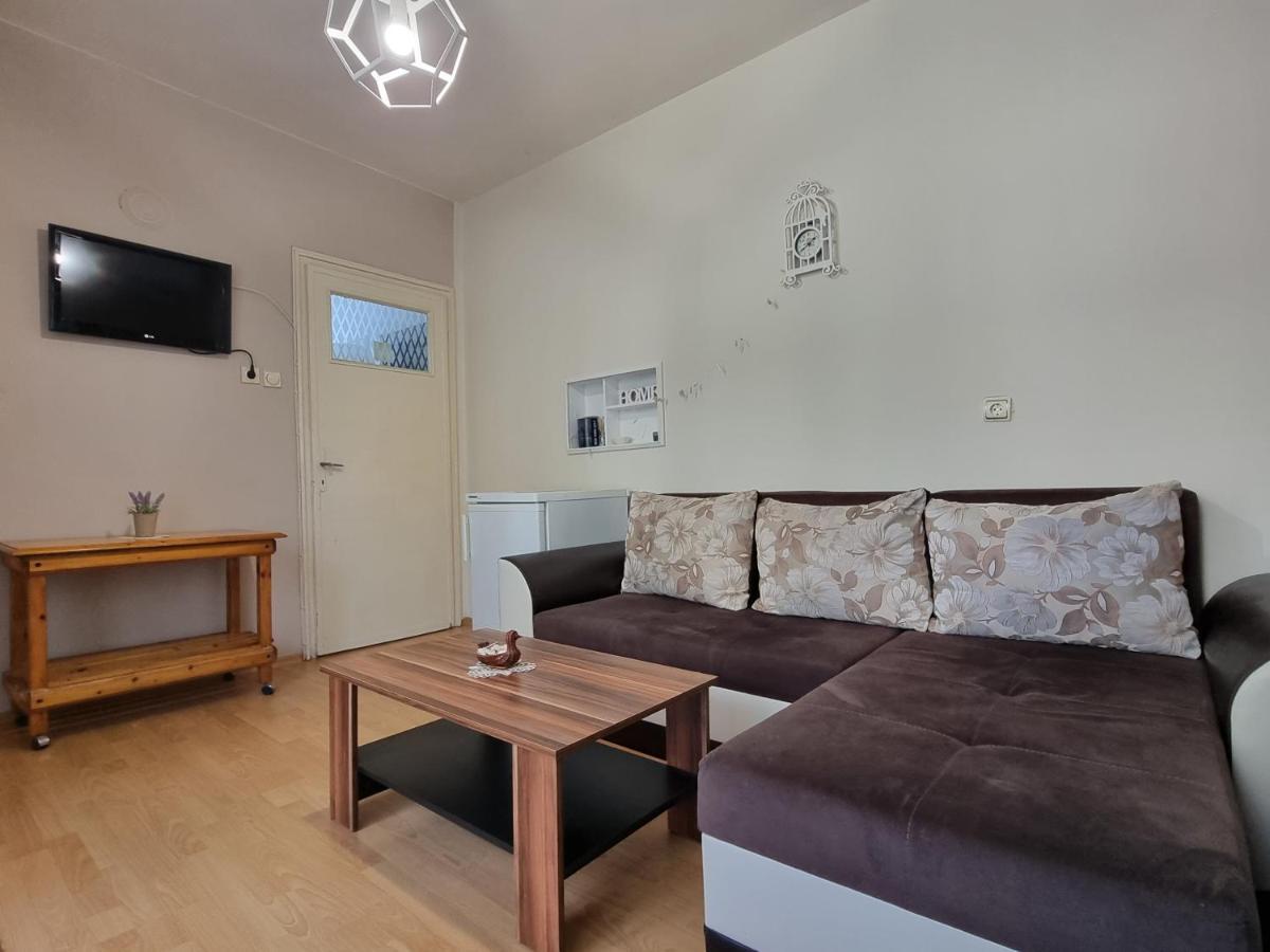 Reni'S Apartment-With Private Parking In Center Burgas Esterno foto