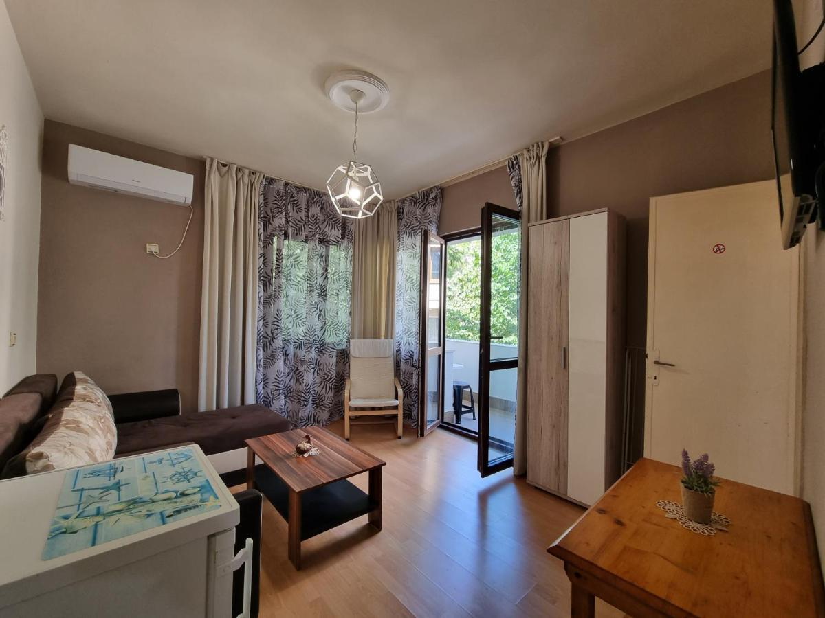 Reni'S Apartment-With Private Parking In Center Burgas Esterno foto