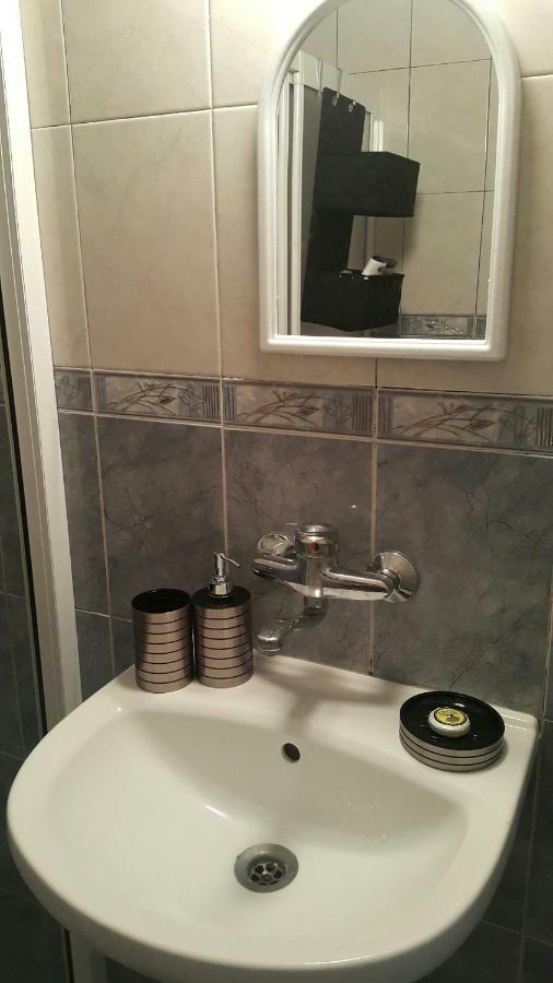Reni'S Apartment-With Private Parking In Center Burgas Esterno foto
