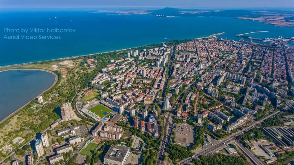 Reni'S Apartment-With Private Parking In Center Burgas Esterno foto