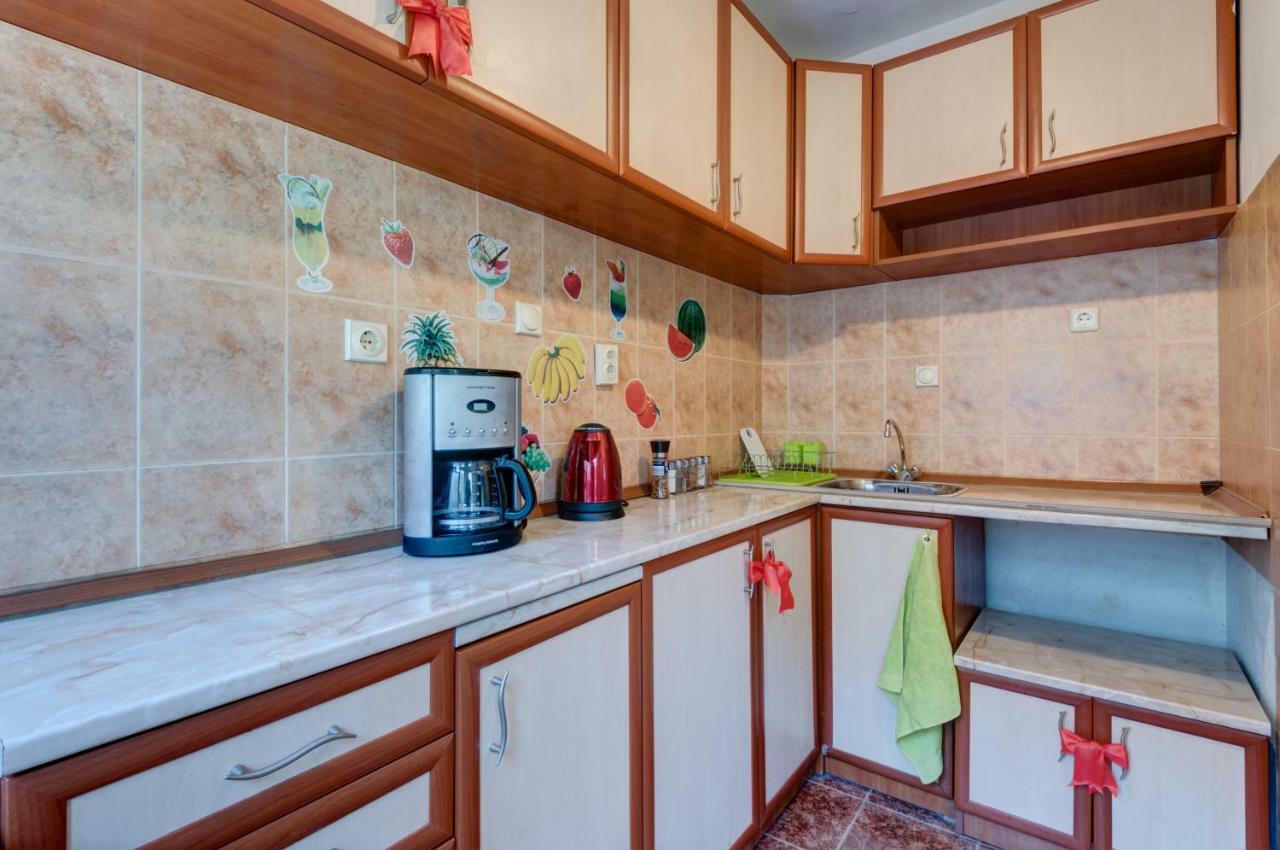 Reni'S Apartment-With Private Parking In Center Burgas Esterno foto